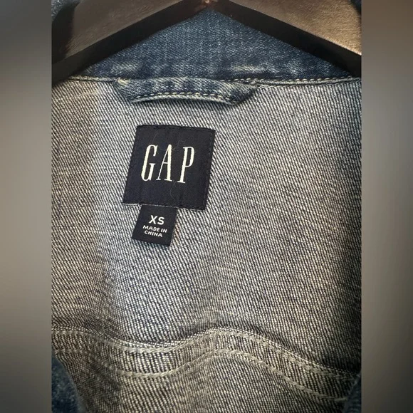 GAP Blue Jean Jacket with Pockets - Picture 3 of 6